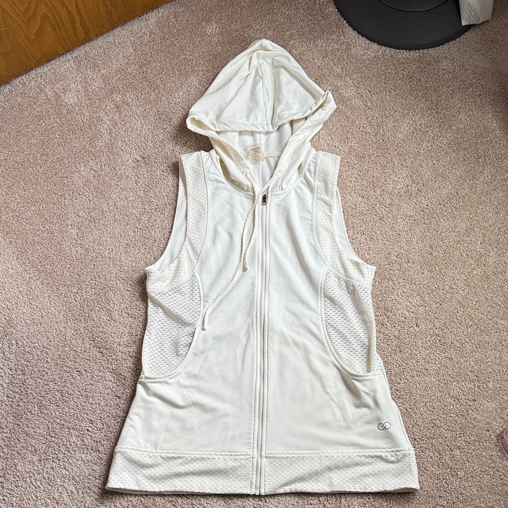 Calia By Carrie Underwood Ivory Effortless Mesh Zip-Up Athletic Vest. Size M